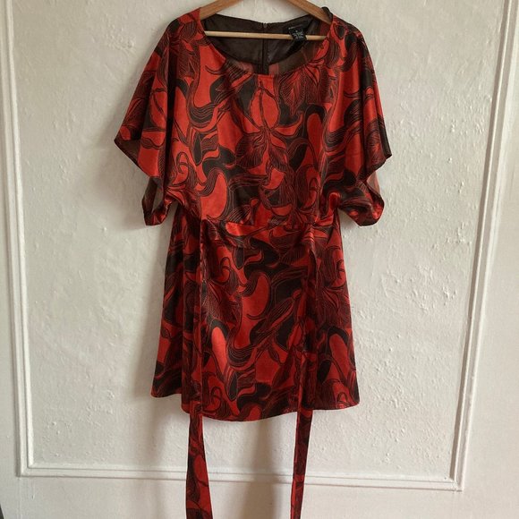 BCBGMaxazria Black and Red Floral Satin-like Kimono-inspired Dress in sz M - Picture 1 of 5
